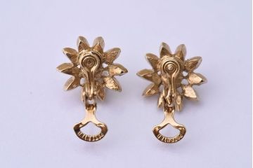 アンティーク雑貨　ヨーロッパビンテージ　フラワーのイヤリング(ジュエリー・アクセサリー)