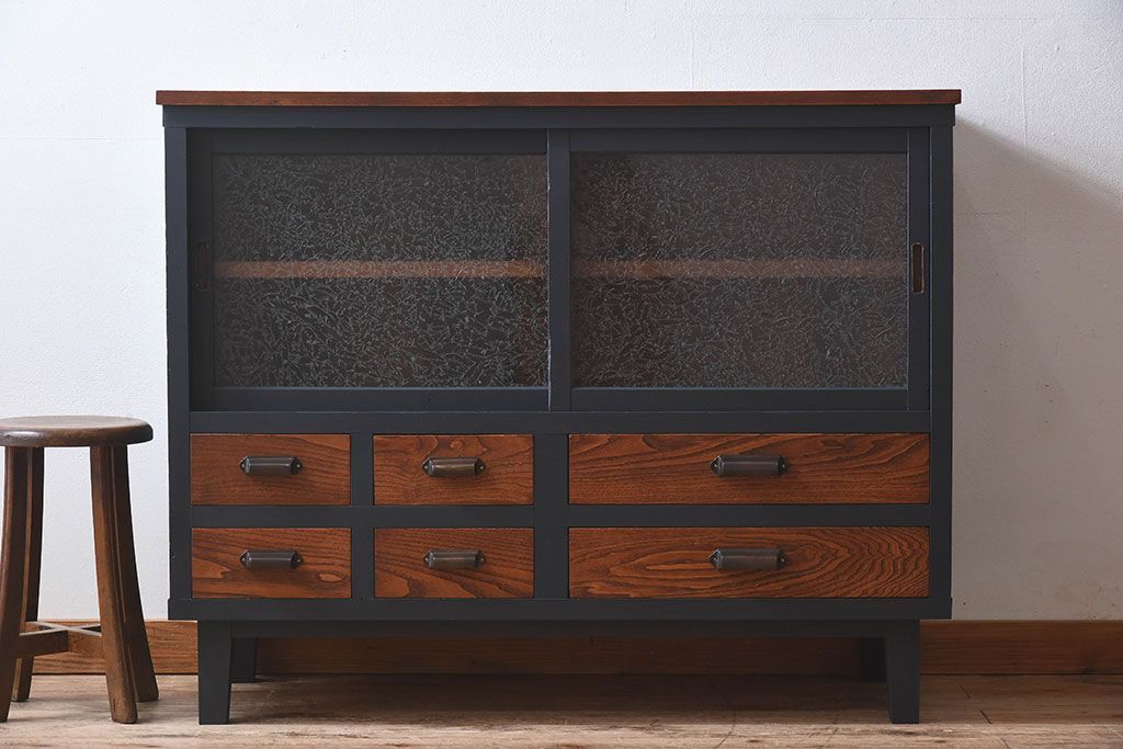 ペイント家具　和モダンなアンティークサイドキャビネット(収納棚、食器棚、戸棚)