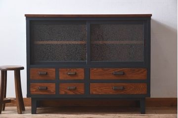ペイント家具　和モダンなアンティークサイドキャビネット(収納棚、食器棚、戸棚)
