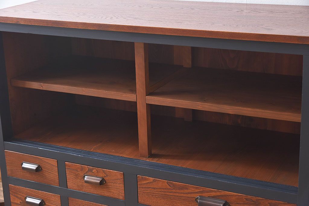 ペイント家具　和モダンなアンティークサイドキャビネット(収納棚、食器棚、戸棚)