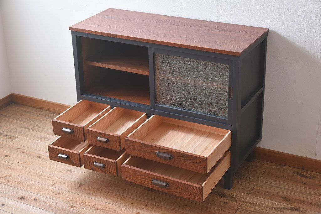 ペイント家具　和モダンなアンティークサイドキャビネット(収納棚、食器棚、戸棚)