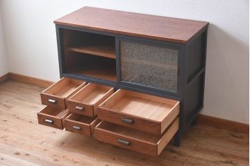 ペイント家具　和モダンなアンティークサイドキャビネット(収納棚、食器棚、戸棚)