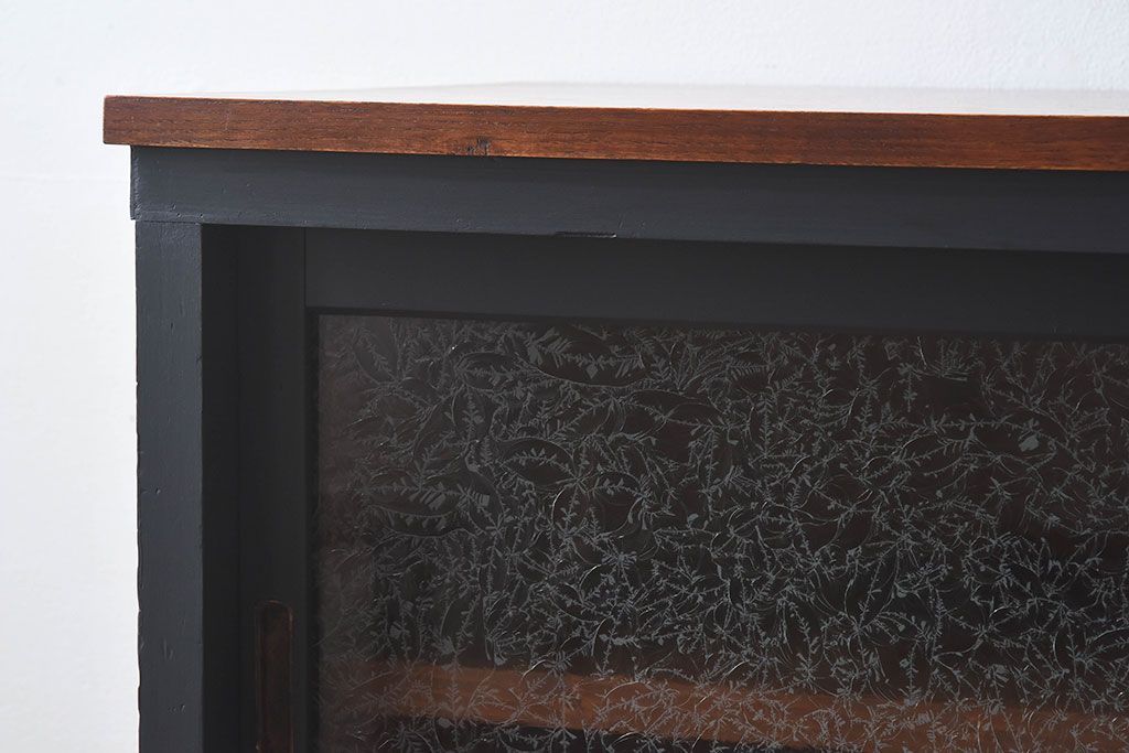 ペイント家具　和モダンなアンティークサイドキャビネット(収納棚、食器棚、戸棚)