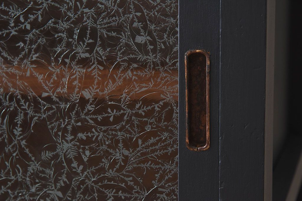 ペイント家具　和モダンなアンティークサイドキャビネット(収納棚、食器棚、戸棚)