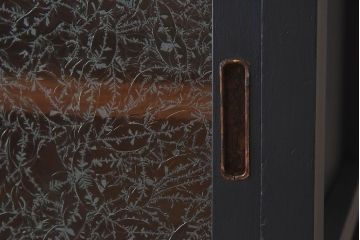 ペイント家具　和モダンなアンティークサイドキャビネット(収納棚、食器棚、戸棚)