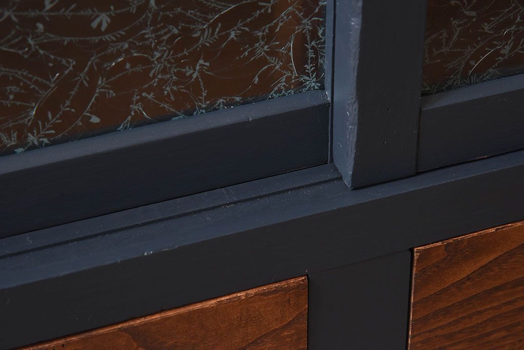 ペイント家具　和モダンなアンティークサイドキャビネット(収納棚、食器棚、戸棚)