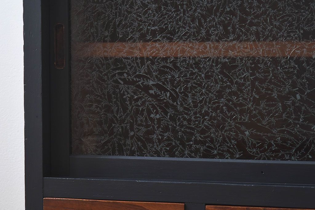 ペイント家具　和モダンなアンティークサイドキャビネット(収納棚、食器棚、戸棚)