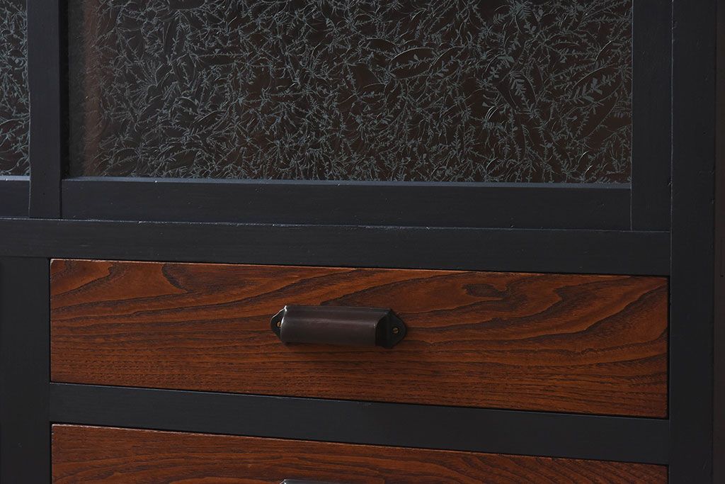 ペイント家具　和モダンなアンティークサイドキャビネット(収納棚、食器棚、戸棚)