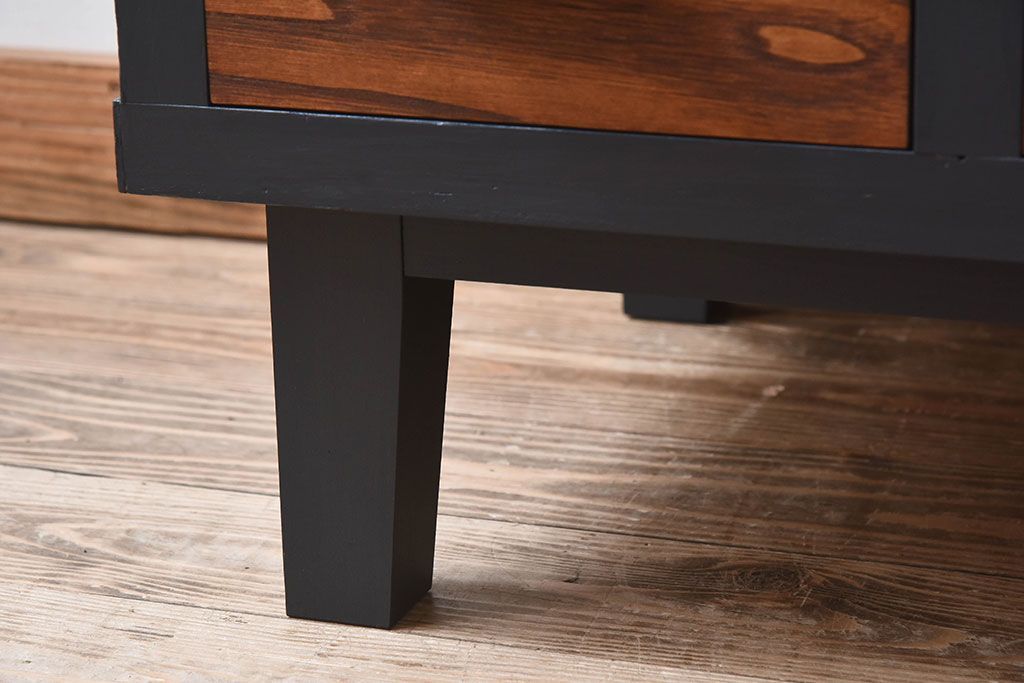 ペイント家具　和モダンなアンティークサイドキャビネット(収納棚、食器棚、戸棚)