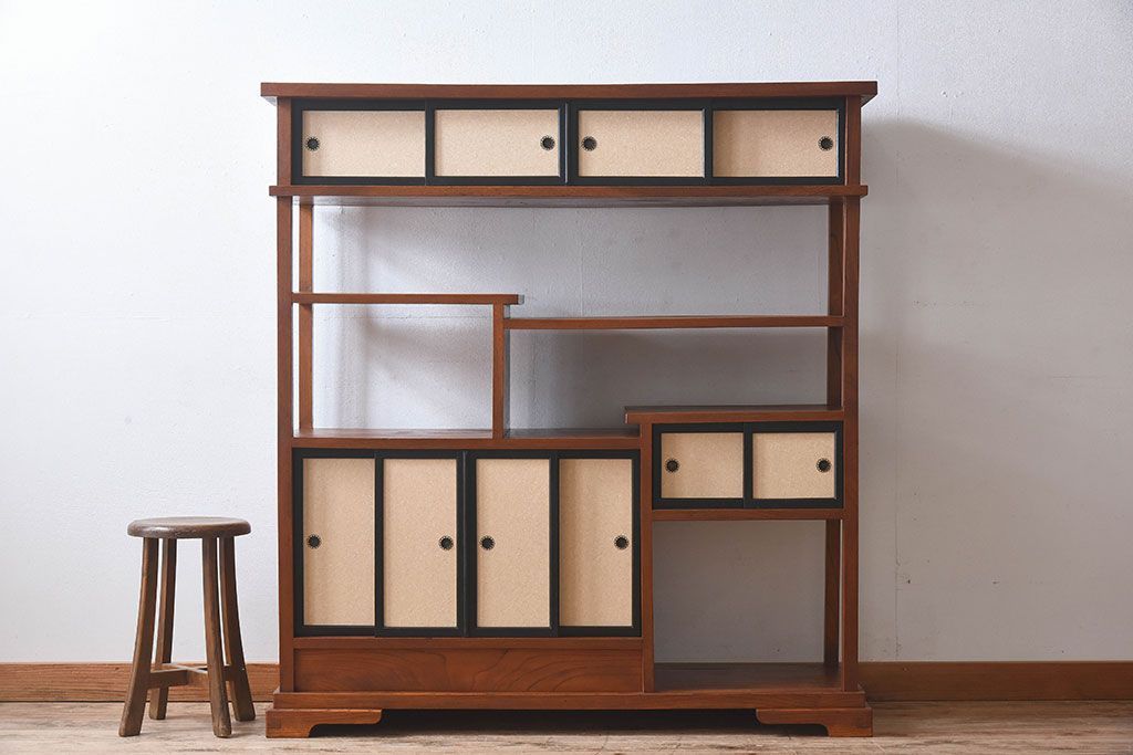 アンティーク家具　和製アンティーク　欅材製!和の空間を引きたてる大型の飾り棚(陳列棚)