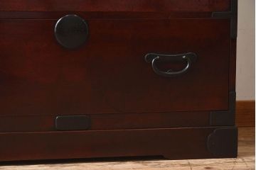 アンティーク家具　和製アンティーク　漆塗り　前面の玉杢が美しいケヤキ材の箪笥(衣装箪笥、引き出し)