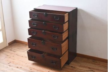 アンティーク家具　和製アンティーク　漆塗り　前面の玉杢が美しいケヤキ材の箪笥(衣装箪笥、引き出し)