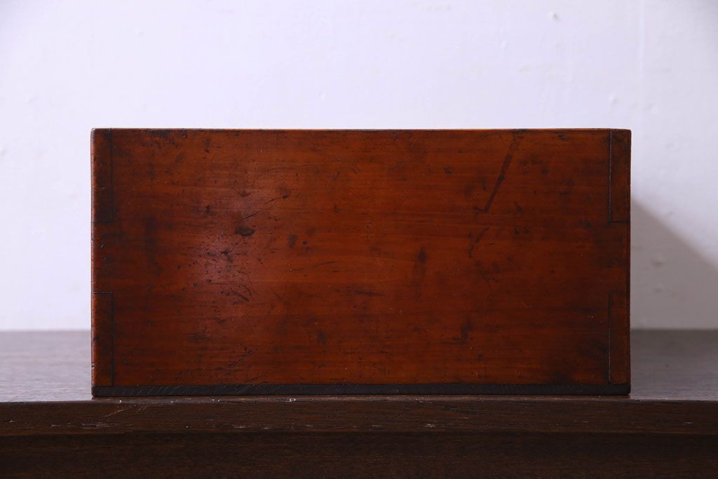 アンティーク雑貨　和製アンティーク　漆塗りが施されたレトロな木箱(収納箱、収納ケース)