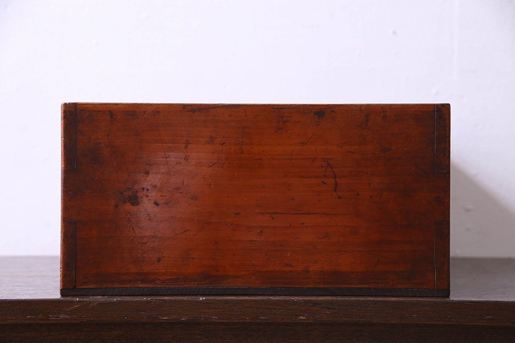 アンティーク雑貨　和製アンティーク　漆塗りが施されたレトロな木箱(収納箱、収納ケース)