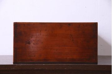アンティーク雑貨　和製アンティーク　漆塗りが施されたレトロな木箱(収納箱、収納ケース)