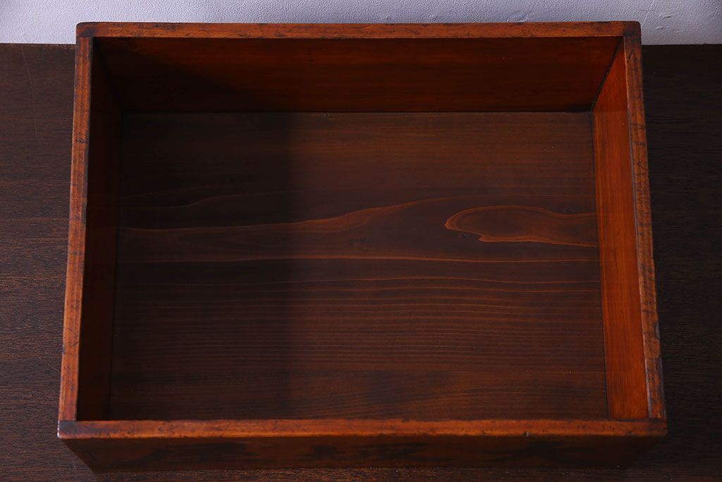 アンティーク雑貨　和製アンティーク　漆塗りが施されたレトロな木箱(収納箱、収納ケース)