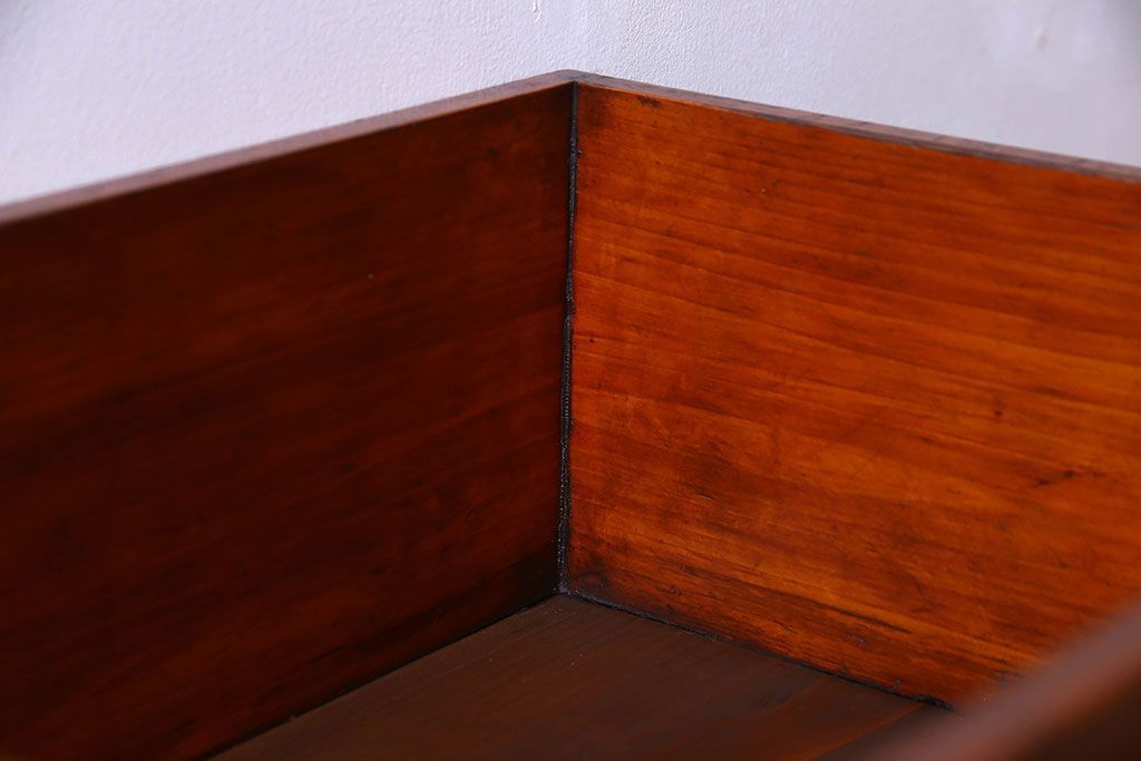 アンティーク雑貨　和製アンティーク　漆塗りが施されたレトロな木箱(収納箱、収納ケース)