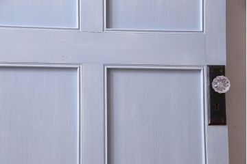 ペイント建具　ガラス取っ手がお洒落なアンティークドア(扉)