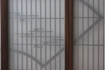 和製アンティーク　美しい扇のデザインが目を惹くガラス戸(引き戸、格子戸)