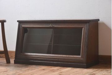 アンティーク家具　ナラ材製　上品なデザインが素敵なアンティーク卓上収納(ガラスケース、ショーケース、キャビネット)