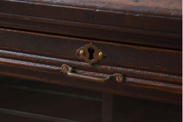 アンティーク家具　ナラ材製　上品なデザインが素敵なアンティーク卓上収納(ガラスケース、ショーケース、キャビネット)