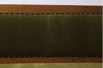 レトロ家具　レトロ　カバ材　木の質感が味わい深いソファベンチ(アームソファ、3人掛けソファ、長椅子)