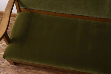 レトロ家具　レトロ　カバ材　木の質感が味わい深いソファベンチ(アームソファ、3人掛けソファ、長椅子)