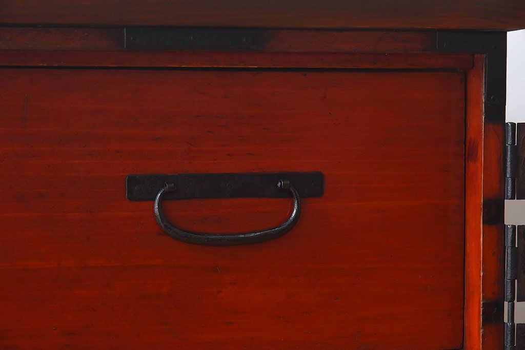 アンティーク家具　和製アンティーク　漆塗り　観音開き戸!鉄脚付き箪笥ローチェスト(衣装箪笥、引き出し)