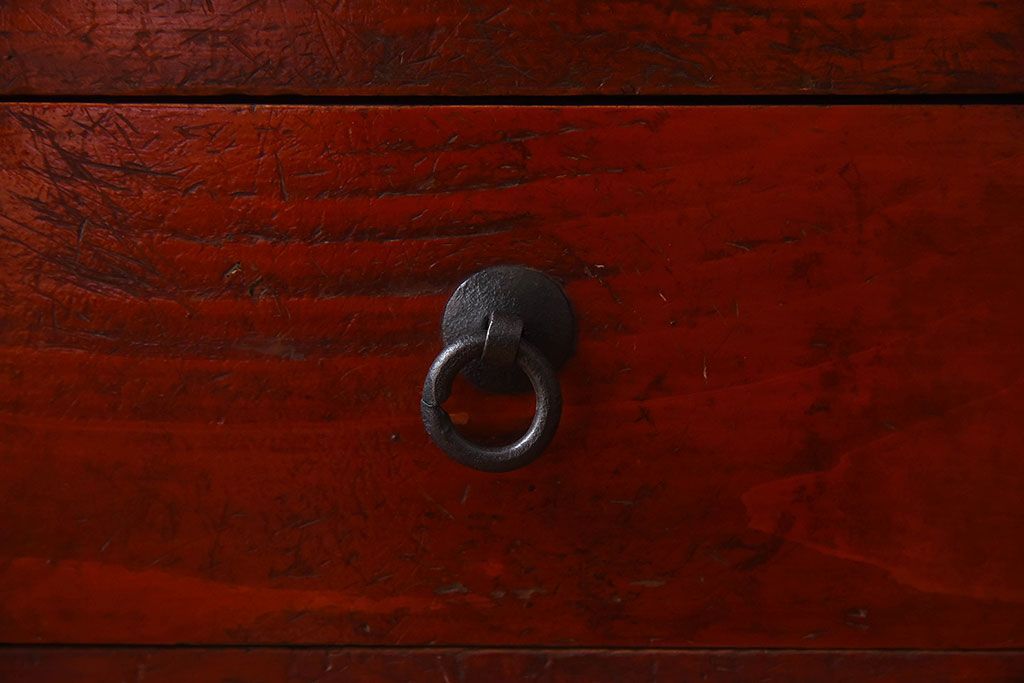 アンティーク家具　和製アンティーク　漆塗り　観音開き戸!鉄脚付き箪笥ローチェスト(衣装箪笥、引き出し)