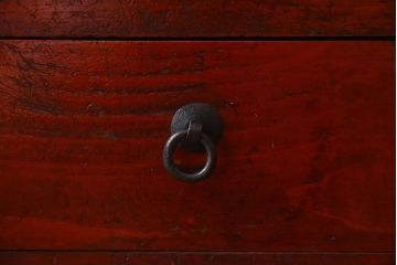 アンティーク家具　和製アンティーク　漆塗り　観音開き戸!鉄脚付き箪笥ローチェスト(衣装箪笥、引き出し)
