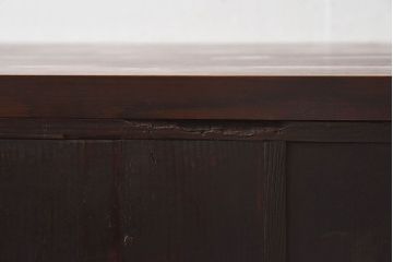 アンティーク家具　和製アンティーク　漆塗り　観音開き戸!鉄脚付き箪笥ローチェスト(衣装箪笥、引き出し)