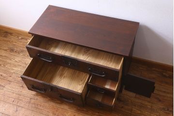 アンティーク家具　和製アンティーク　天板栗材　深みのある色合いが魅力的な箪笥ローボード(ローチェスト、衣装箪笥、テレビボード)