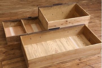 アンティーク家具　和製アンティーク　天板栗材　深みのある色合いが魅力的な箪笥ローボード(ローチェスト、衣装箪笥、テレビボード)