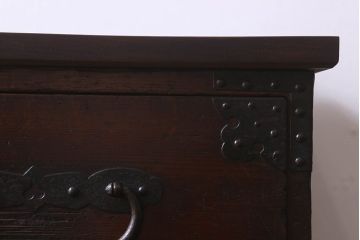 アンティーク家具　和製アンティーク　天板栗材　深みのある色合いが魅力的な箪笥ローボード(ローチェスト、衣装箪笥、テレビボード)