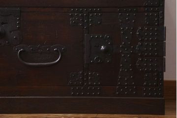 アンティーク家具　和製アンティーク　天板栗材　深みのある色合いが魅力的な箪笥ローボード(ローチェスト、衣装箪笥、テレビボード)