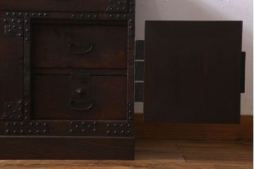 アンティーク家具　和製アンティーク　天板栗材　深みのある色合いが魅力的な箪笥ローボード(ローチェスト、衣装箪笥、テレビボード)
