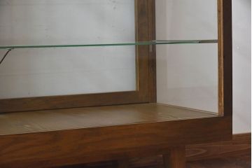 レトロ家具　昭和レトロ　5面ガラス!ナラ材　木味が魅力的なガラスショーケース(飾り棚、陳列棚)