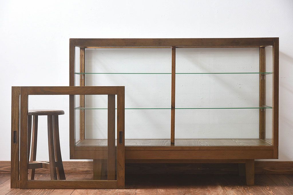 レトロ家具　昭和レトロ　5面ガラス!ナラ材　木味が魅力的なガラスショーケース(飾り棚、陳列棚)