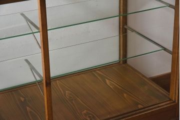 レトロ家具　昭和レトロ　5面ガラス!ナラ材　木味が魅力的なガラスショーケース(飾り棚、陳列棚)