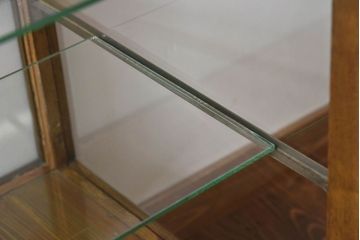 レトロ家具　昭和レトロ　5面ガラス!ナラ材　木味が魅力的なガラスショーケース(飾り棚、陳列棚)