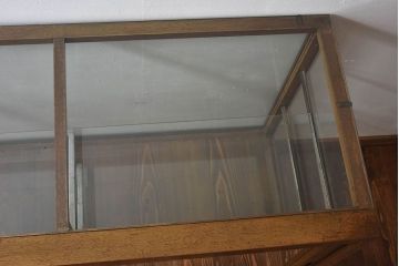 レトロ家具　昭和レトロ　5面ガラス!ナラ材　木味が魅力的なガラスショーケース(飾り棚、陳列棚)