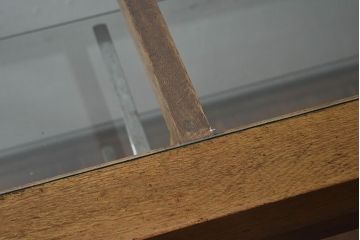 レトロ家具　昭和レトロ　5面ガラス!ナラ材　木味が魅力的なガラスショーケース(飾り棚、陳列棚)