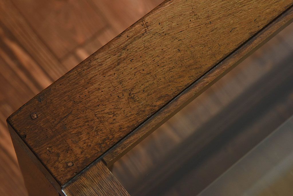 レトロ家具　昭和レトロ　5面ガラス!ナラ材　木味が魅力的なガラスショーケース(飾り棚、陳列棚)