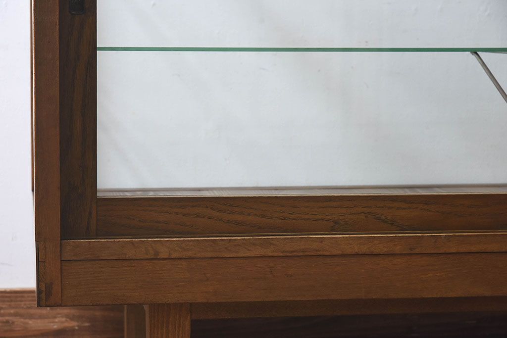 レトロ家具　昭和レトロ　5面ガラス!ナラ材　木味が魅力的なガラスショーケース(飾り棚、陳列棚)