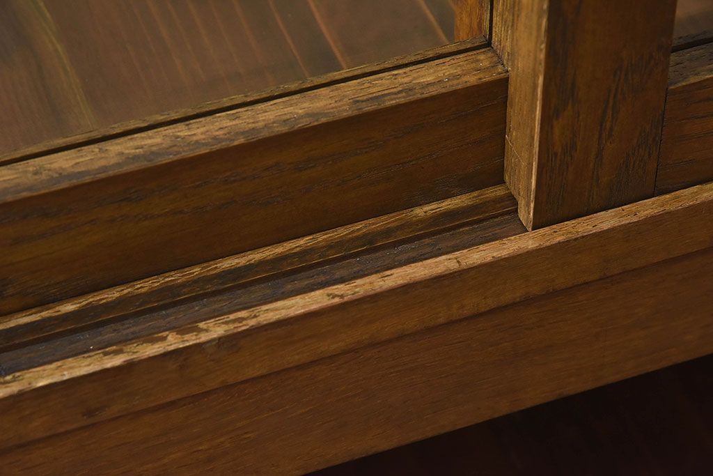 レトロ家具　昭和レトロ　5面ガラス!ナラ材　木味が魅力的なガラスショーケース(飾り棚、陳列棚)