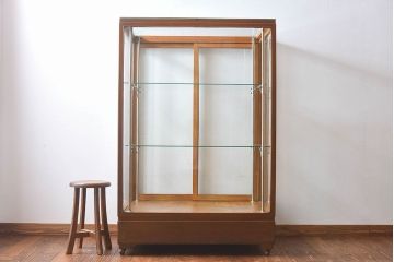 レトロ家具　昭和レトロ　大型　ナラ材　温かみのある雰囲気のガラスショーケース(飾り棚、陳列棚)