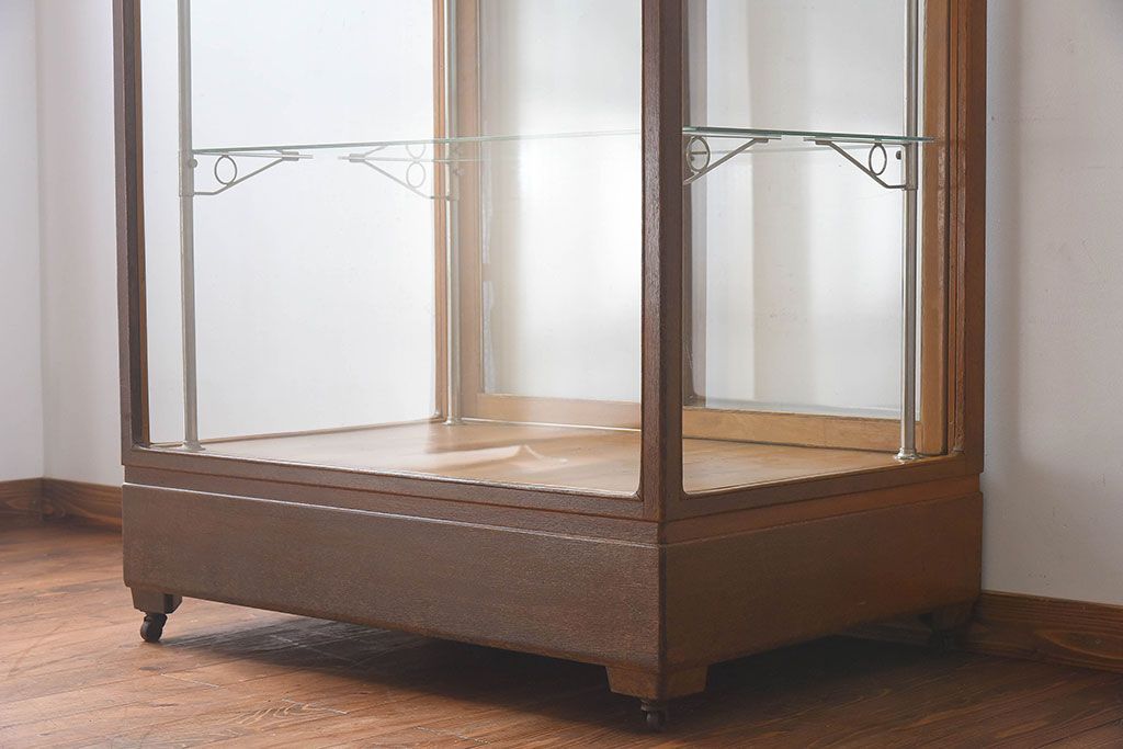 レトロ家具　昭和レトロ　大型　ナラ材　温かみのある雰囲気のガラスショーケース(飾り棚、陳列棚)