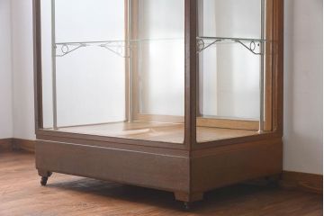 レトロ家具　昭和レトロ　大型　ナラ材　温かみのある雰囲気のガラスショーケース(飾り棚、陳列棚)