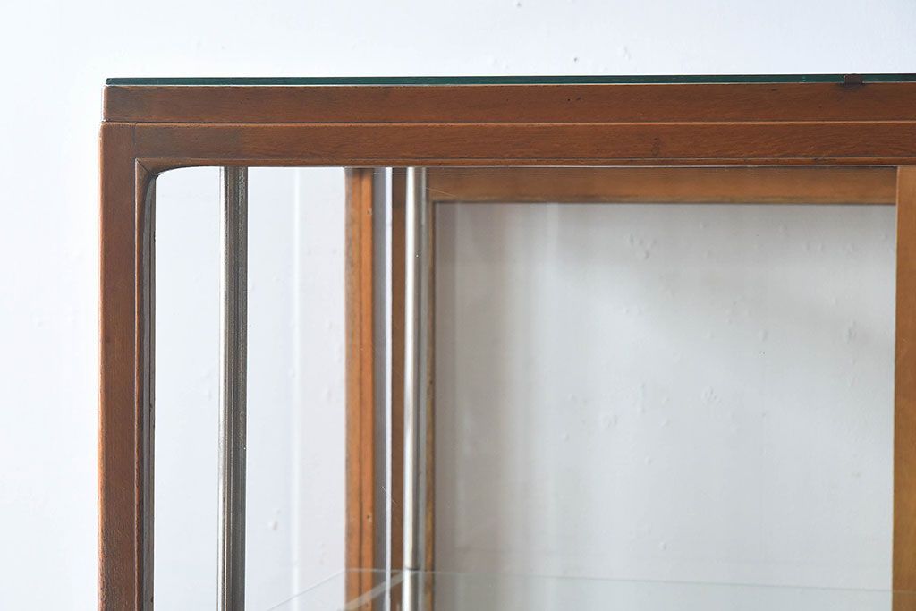 レトロ家具　昭和レトロ　大型　ナラ材　温かみのある雰囲気のガラスショーケース(飾り棚、陳列棚)