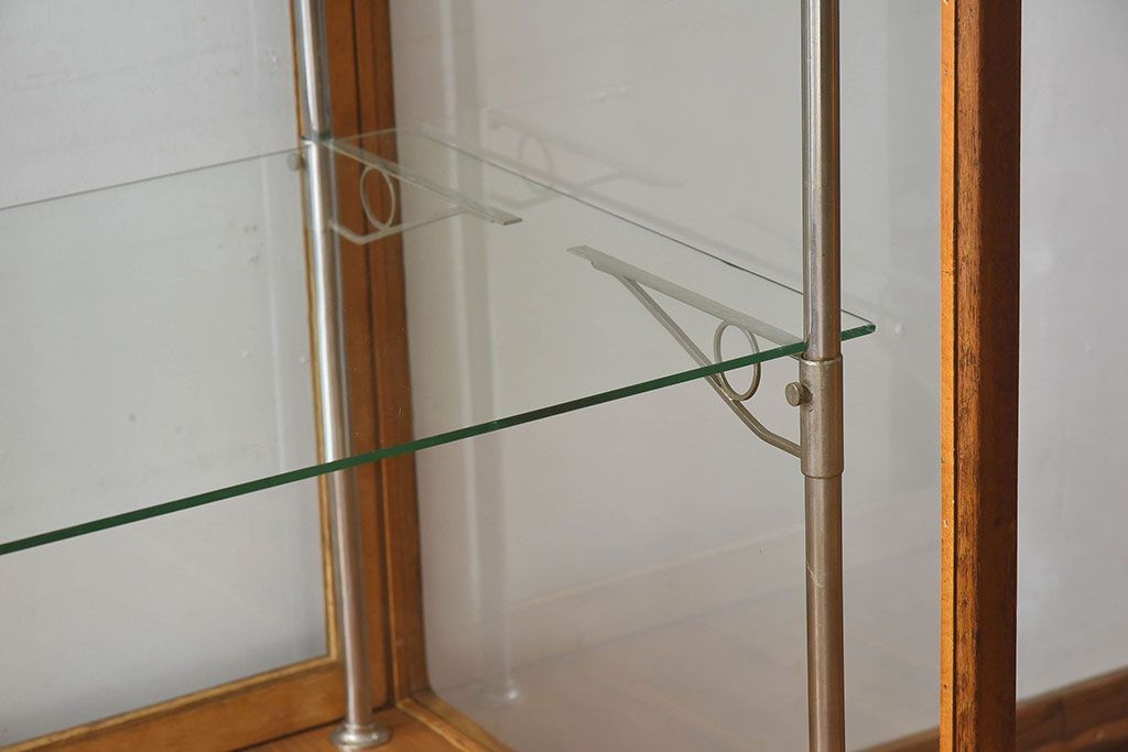 レトロ家具　昭和レトロ　大型　ナラ材　温かみのある雰囲気のガラスショーケース(飾り棚、陳列棚)